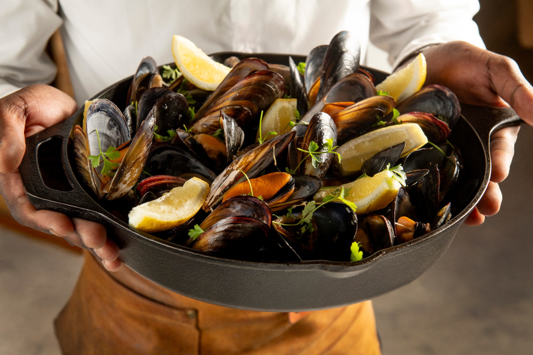 Mussel pot ready to serve